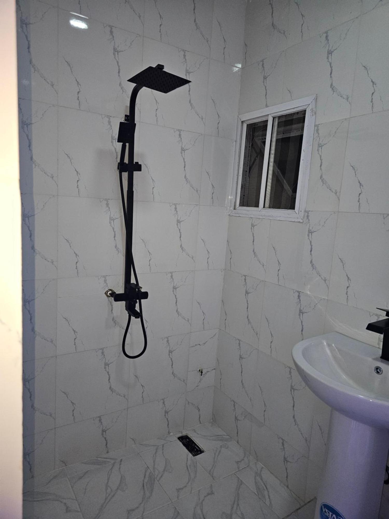 Vhs Vinchee Suites Lagos Exterior photo