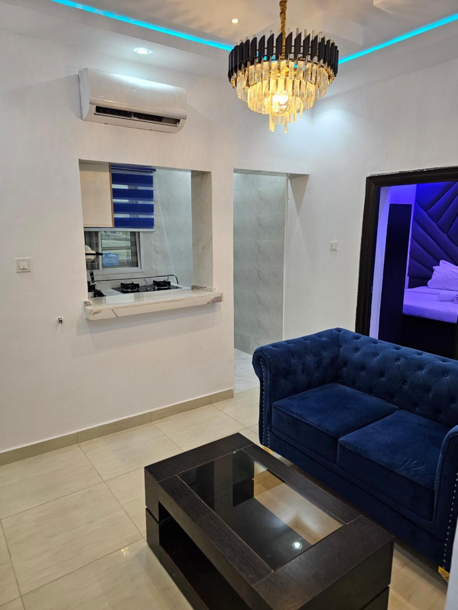 Vhs Vinchee Suites Lagos Exterior photo