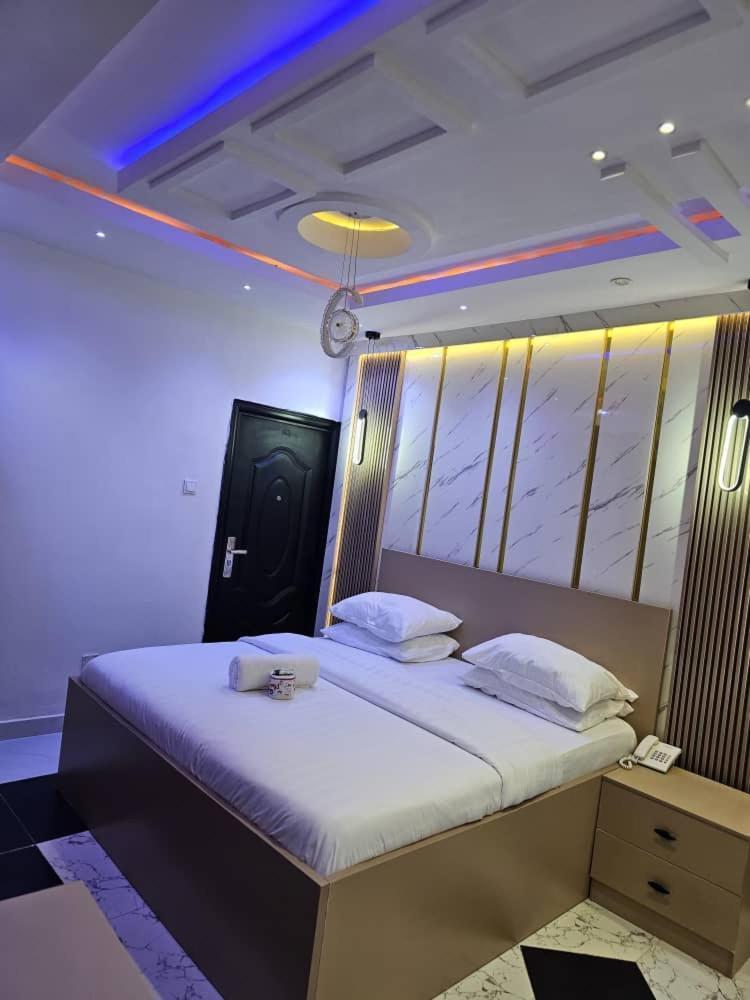 Vhs Vinchee Suites Lagos Exterior photo