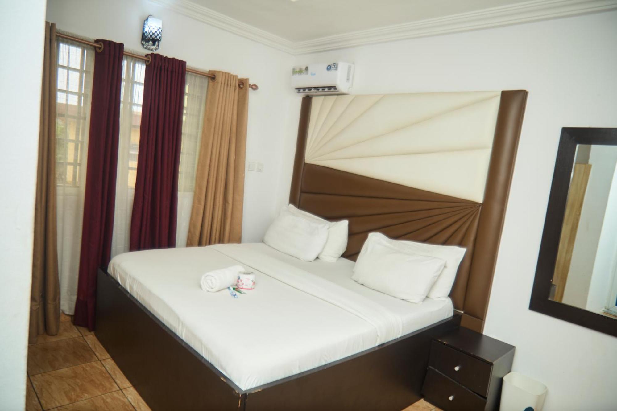 Vhs Vinchee Suites Lagos Exterior photo