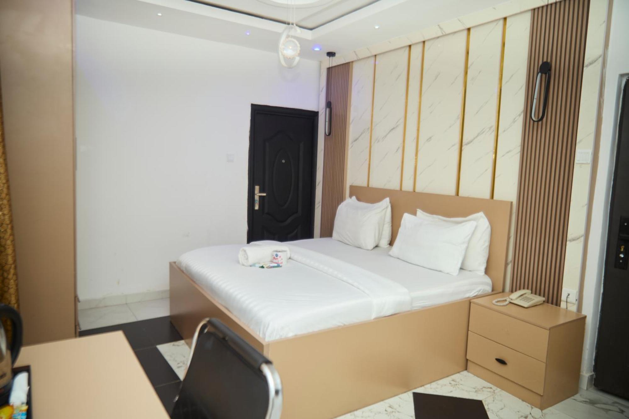 Vhs Vinchee Suites Lagos Exterior photo